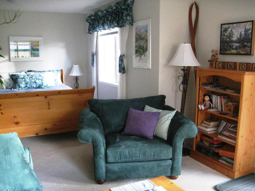 Avens Renaissance B&B Canmore Ruang foto