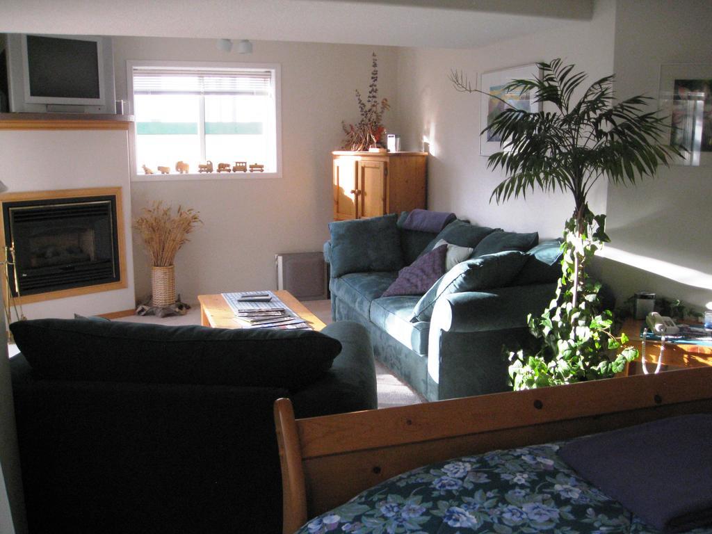 Avens Renaissance B&B Canmore Ruang foto