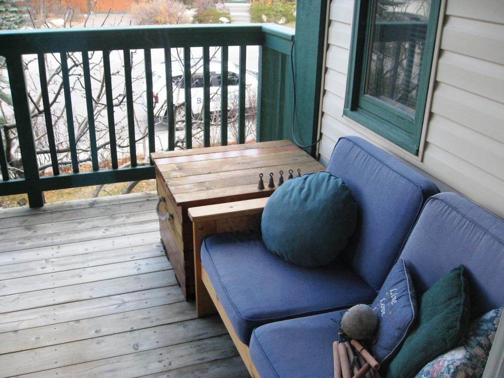Avens Renaissance B&B Canmore Bagian luar foto
